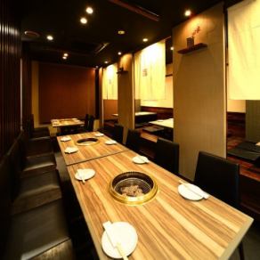 You can choose between table seats and digging seats to suit your taste, and we will provide a space that suits the number of people.The usual seats are separated by bamboo blinds.