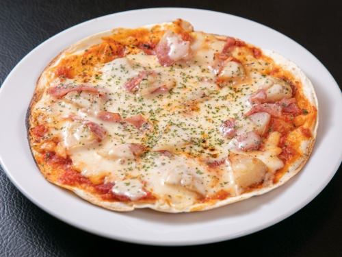 ベーコンポテトピザ