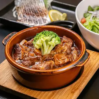 【包含2小時暢飲】三宮啤酒特色套餐，包含番州百日炸雞塊和健民炒麵