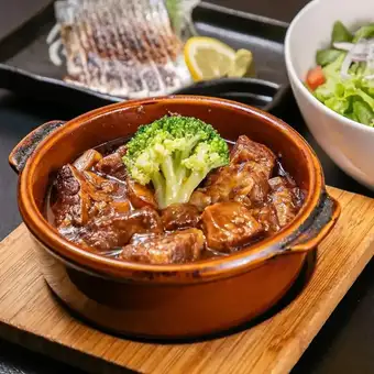 【包含2小時暢飲】三宮啤酒特色套餐,包含番州百日炸雞塊和健民炒麵