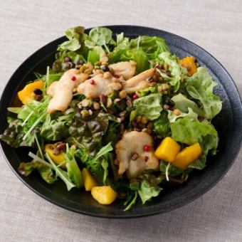 チキンとマンゴーのパワーサラダ