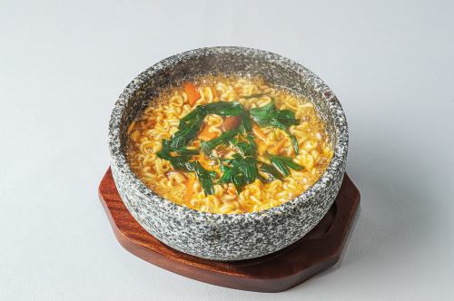 Stone-grilled spicy magma ramen