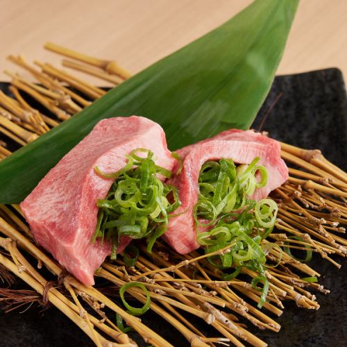 Thick-sliced green onion upper tongue