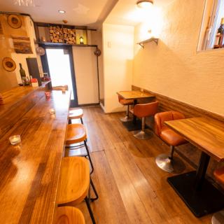 当店では貸切利用が可能です！現在は１階席のみとなりますが、最大12名様でお使いいただけます。（電話または店頭にてご予約承ります。）
