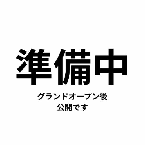 小上がりの二階席は落ち着くキャンプ×薪の暖色系アウトドア空間
