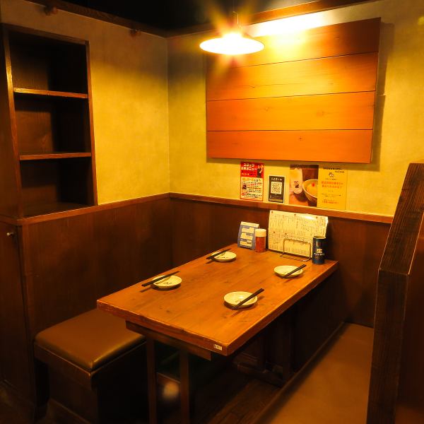 宴会利用に最適なスペースを備え、貸切も可能な柔軟性が特徴です。リーズナブルな飲み放題コースやボリューム感のあるコース等が充実♪団体様でお気軽に楽しめます。店内は温かみ溢れる照明と香ばしい香りが広がる心地よい雰囲気です。会社帰りの飲み会やグループでの利用にぴったりです♪