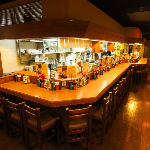 池袋西口からの好アクセスで立ち寄りやすさ抜群！気軽に立ち寄れる空間で、日々の疲れを癒す寛ぎをご提供いたします。カウンター越しの調理風景や香りが楽しめる演出で五感を刺激します♪サク飲みから宴会まで幅広く対応いたします。お気軽にご相談ください。