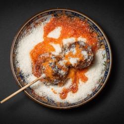 白雪つくね卵黄ソースがけ