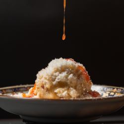 白雪タルタル玉子卵黄ソースがけ