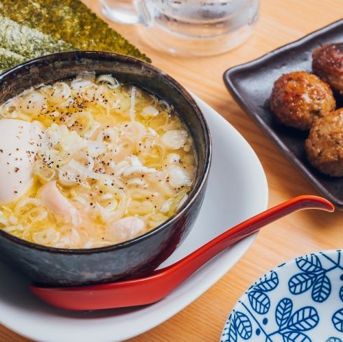 自家製つくねや鶏の煮込みなど名物を堪能できるコース