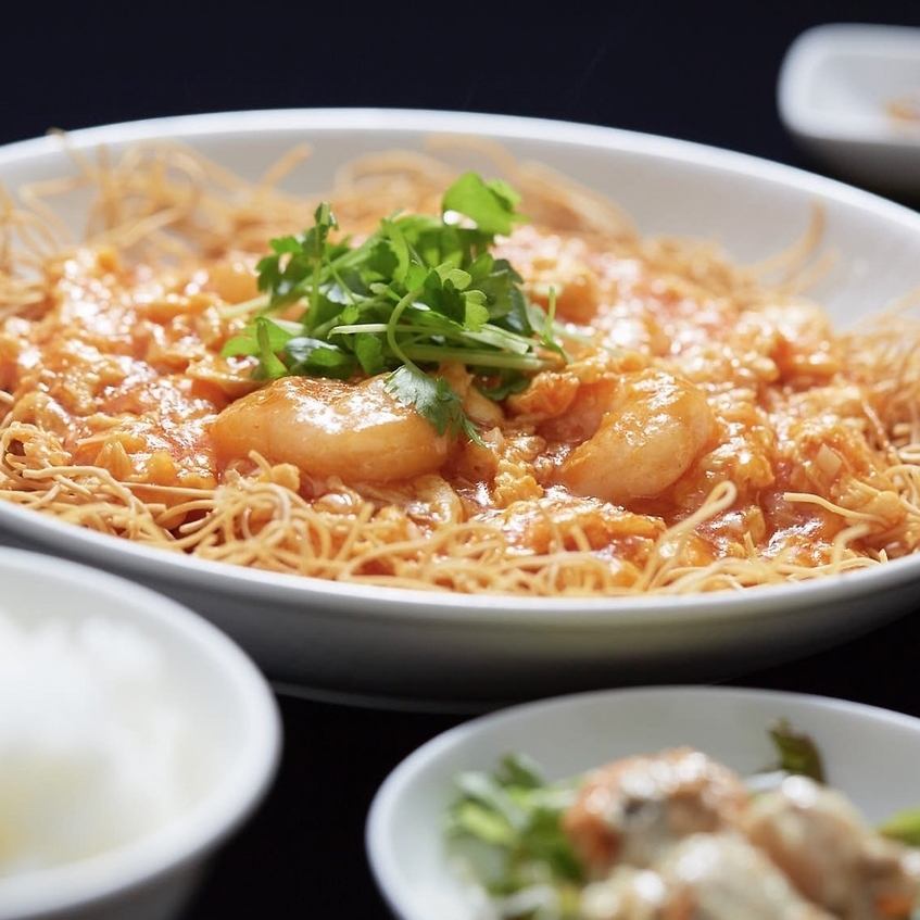 We recommend the lunch menu, where you can enjoy Chinese classics and daily specials at a great price.