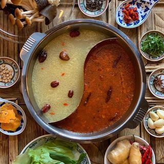 【特製薬膳火鍋&発酵白菜鍋コース】冬季限定◎飲み放題120分付き(L.O.30分前)＜7590円(税込)＞