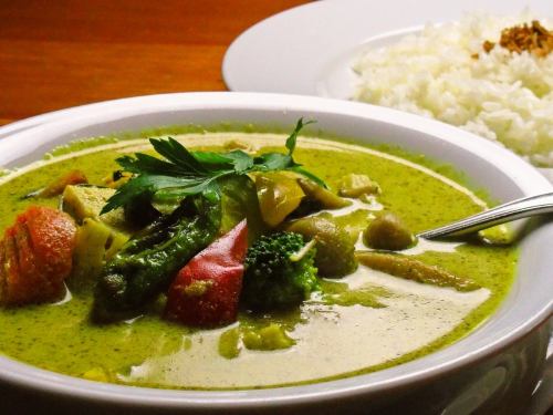 Thai green curry with shrimp and vegetables (July and August only)