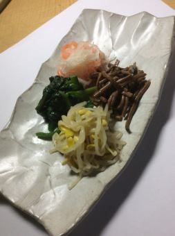 Assorted Namul / Chinese Cabbage Kimchi