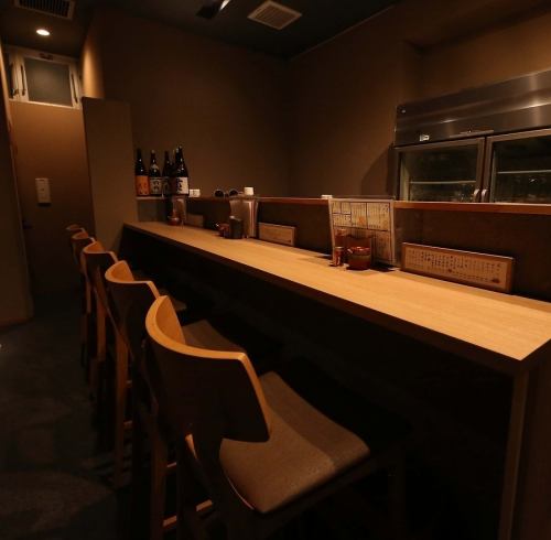 A total of 11 counter seats are available with a live atmosphere.