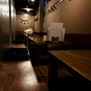 テーブル席は、３名掛けテーブル席が１席/４名掛けテーブル席が９席と、合計39席ございます。