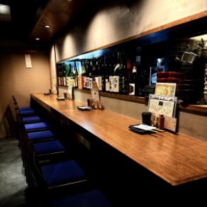 ライブ感溢れるカウンター席は計13席ご用意。