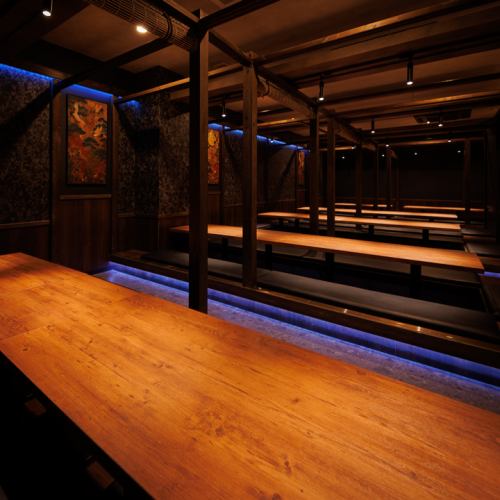 足を伸ばしてゆったり宴会！50名様以上の宴会が可能な広々空間！靴を脱いで足をラクにできるので、大人数でも最後までゆったり過ごせます！会社宴会・歓送迎会・結婚式の二次会にもピッタリです！