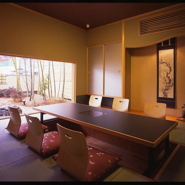 We have private rooms of various sizes.There are tatami mats and horigotatsu-style private rooms, so even customers with small children can use them with peace of mind.There are 10 private rooms x 12/4 seats x 4 private rooms.Up to 60 people are OK! * [Seat fee] If you reserve a private room seat, we will charge a private room fee of 5% of the food and drink price.