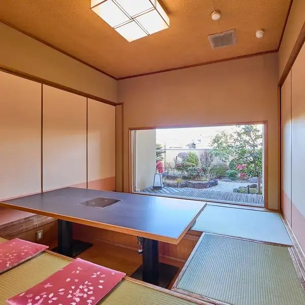 大小様々な個室席のご用意がございます。お座敷や掘りごたつ式の個室席もございますので、小さなお子様連れのお客様でも安心してご利用いただけます。