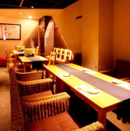 【5 people table】 The five-person table where sticking chairs are placed is a popular seat for small party banquets.Reservation Recommendation