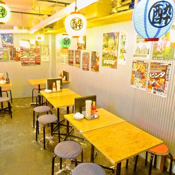 [Good location, 4 minutes from Shibuya Station] The izakaya ``Dunketeba'', which is easily accessible from Shibuya Station, is open until 8 a.m. every day! You can enjoy casual drinks and banquets whenever you like ♪ There are tables of various sizes inside the store. - Equipped with counter seats!Enjoy our wide variety of menu items including our famous chicken wings, sashimi, and gyoza in our lively restaurant!