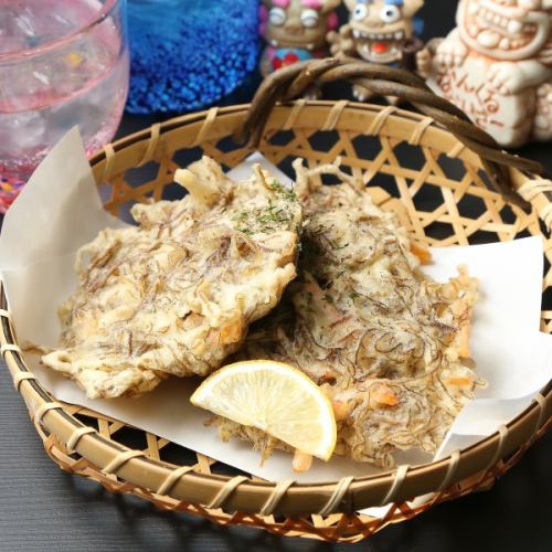 【もずく天ぷら】独特の風味とサクサクの食感が楽しめる一品