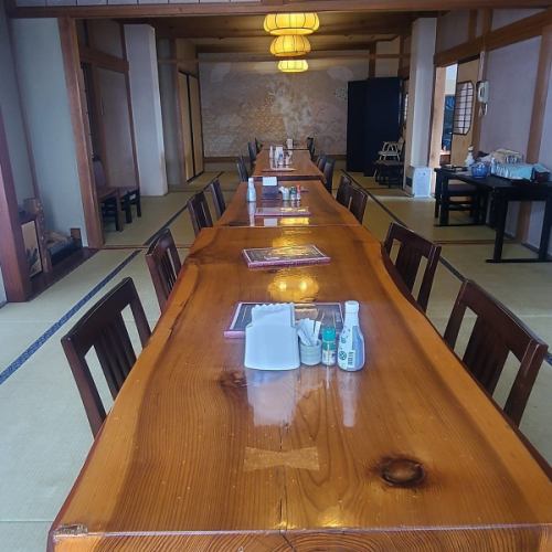 <p>1階にはお履き物を脱いでおくつろぎいただけるお座敷席をご用意し、和やかな空間が広がっております。ご家族や友人との会食、ちょっとしたお集まりにも◎お気軽にお立ち寄りいただける居心地のよさが魅力です！</p>