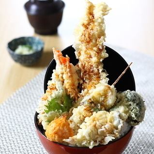 Very filling and visually impressive! The tempura bowl is very popular★