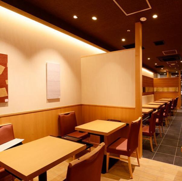 [Table seats] The restaurant has a relaxed atmosphere. Table seats can accommodate from 2 to a maximum of 16 people.This course, which allows you to fully enjoy the ingredients that the sushi restaurant boasts of purchasing, is perfect for various banquets.Please use all means.