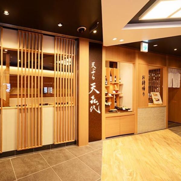 [Directions to the store] If you are coming by train from Tokyo Station: Exit the JR Yaesu Underground Central Exit, go straight with Okashi Land on your right, and when you see Sushi Sei in front of Daimaru, go right and you will find the store inside Gransta Yaesu.If you get lost, please feel free to call the store.