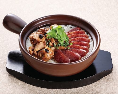 骨つきバラ肉黒豆蒸し腸詰めの土鍋ご飯