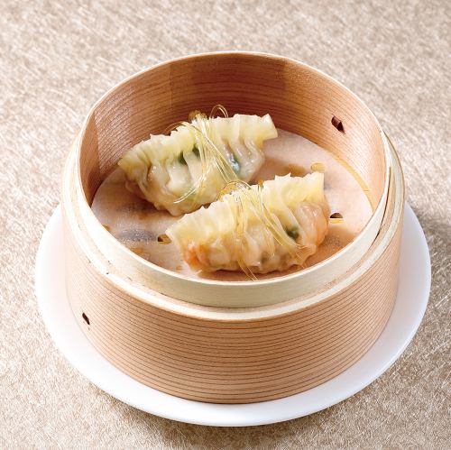 蟹肉入りフカヒレの蒸し餃子