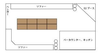 [Layout of semi-tachigui.1] By moving the table away from the sofa, you can secure a spacious space that is easy to move, so it is easy to move and talk with various people.