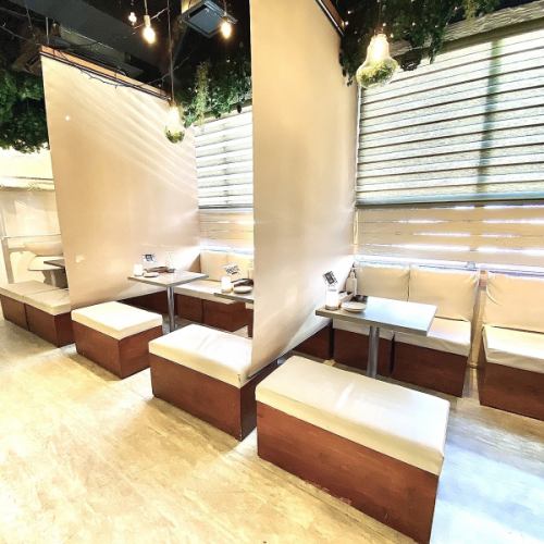 Spacious space where you can drink and talk comfortably on the luxurious sofa from daytime is popular ♪ Feel free to arrange the party using partitions (*^^*)