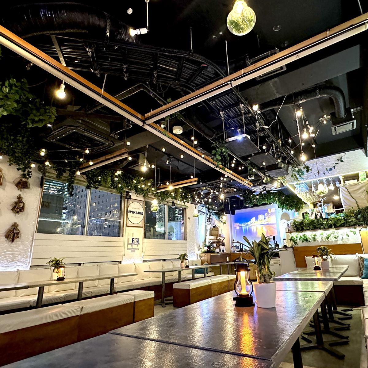 A private lounge that can be rented out for large groups☆Fully equipped with two projectors, microphones, audio equipment, etc. (^^) If you want to rent out the entire venue in Shibuya, try "Shibuya Pikarie Main Store"☆It can be rented out for 15 to 50 people☆