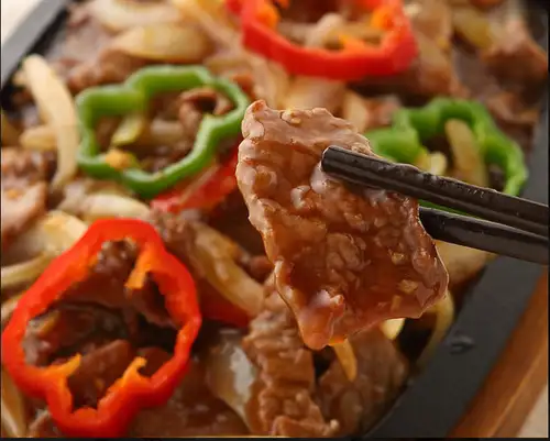 鉄板牛肉の黒胡椒炒め