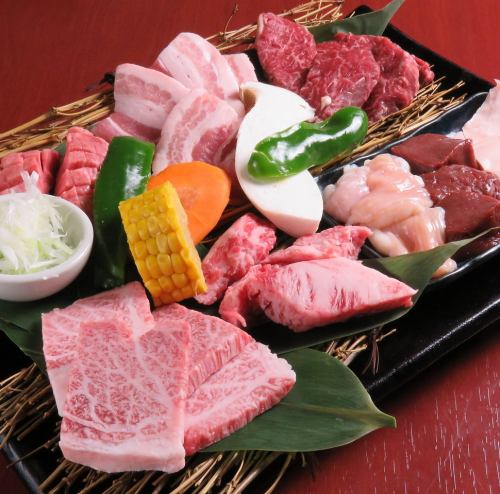 Nikuno Manpukumori（8种肉和内脏）