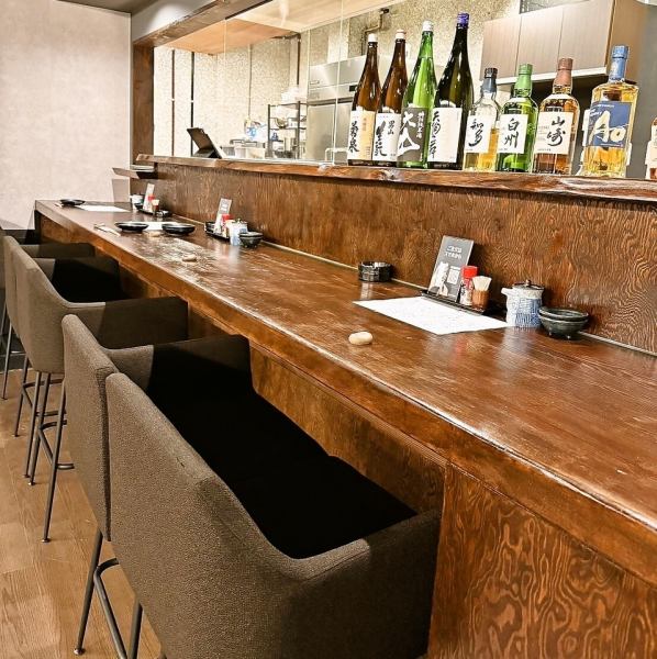 本格炉端焼きはもちろん、カウンター席も完備しており、お一人様でもお気軽にご来店ください。目の前で調理をしたり、お酒を楽しみながらお食事をお楽しみいただけます♪