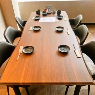 6名様掛けのテーブル席もございます。1卓のみとなりますのでご予約はお早めに！