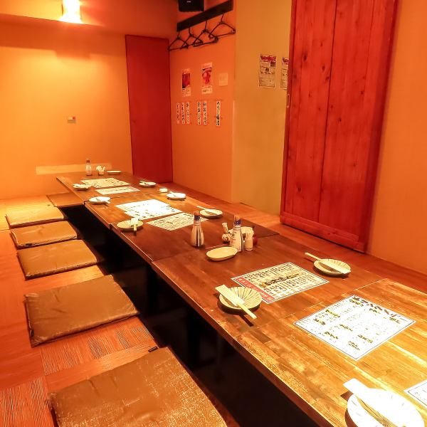 需要の多い個室は掘りごたつ席をご用意しており、身体にも優しいのが特徴です。リラックスしながらお食事を楽しむことができるため、特別な集まりや大切な時間に最適です。4名様以上からご利用可能で、少人数～様々なシーンに対応致します。人気のお席の為お早めのご予約が◎また貸切も可能ですのでお気軽にご相談下さい。