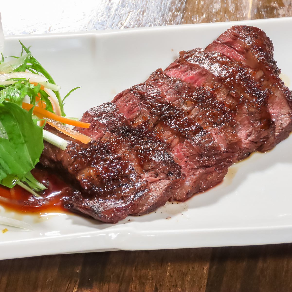 上質なお肉料理ご用意しております。満足感の高いコースです