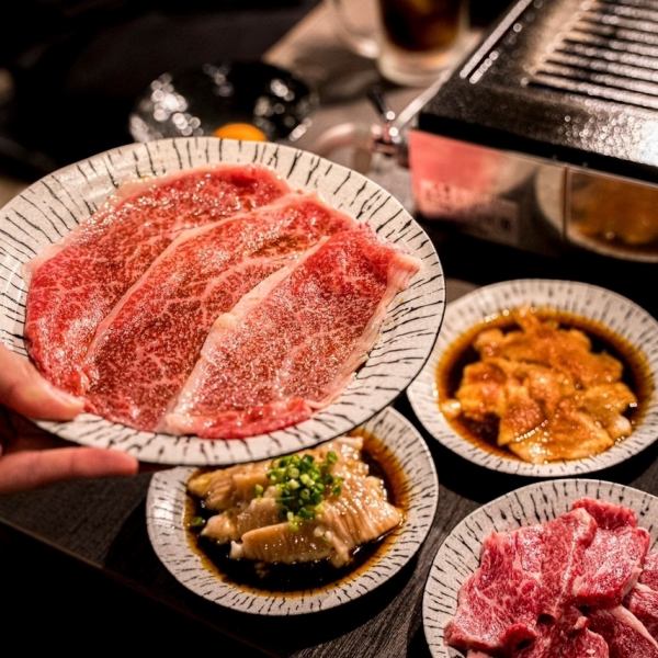 All-you-can-eat options start from 3,000 yen (tax included).We offer three types of plans, from value plans to luxury plans.