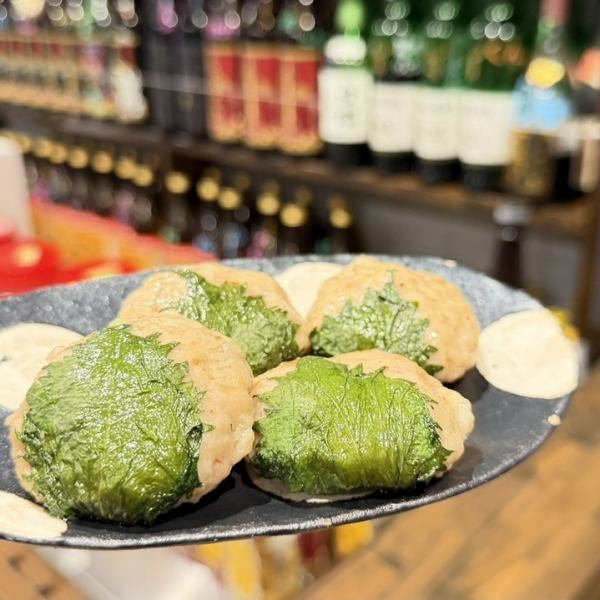 【ジューシーつくねを大葉で包んだ香り豊かなつくね大葉巻き】550円(税込)