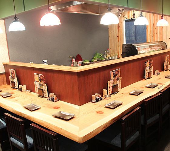 There are tatami mats and counter seats, so it is ideal for dates and drinking parties ♪