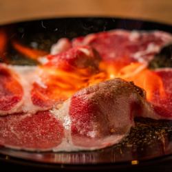 飛騨牛炙り肉寿司（2貫)