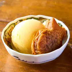 揚げ鯛バニラアイス添え