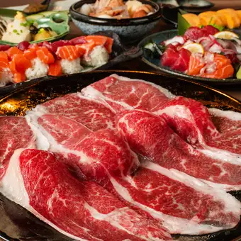 【特別な宴席に】飛騨牛炙り、贅沢こぼれ寿司、特選お造り5種盛りの極みコース〈全10品〉