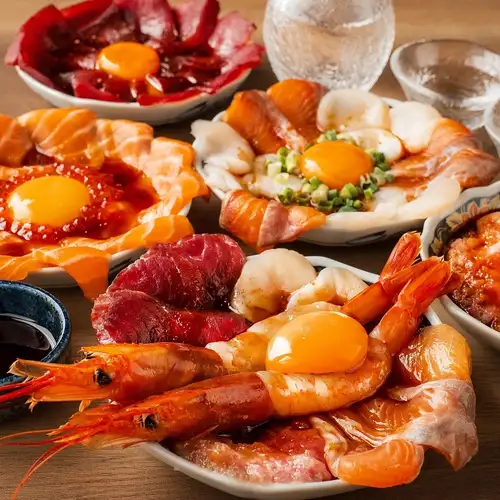 【背徳の一皿】新鮮な海鮮を思わず飲めるほどなめらかな逸品に。まさに「飲めるユッケ」