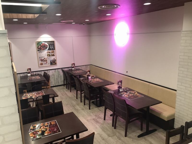 [Popular for girls' and moms' gatherings♪] The cute neon lights and clean table seats are popular with Korean girls' and moms' gatherings! We also have a large selection of reasonably priced set menus at lunchtime.[#Umeda #Korean food #All you can eat and drink #Welcome and farewell party #Yakiniku #Chicken #Samgyeopsal #Cheese #Takeout]